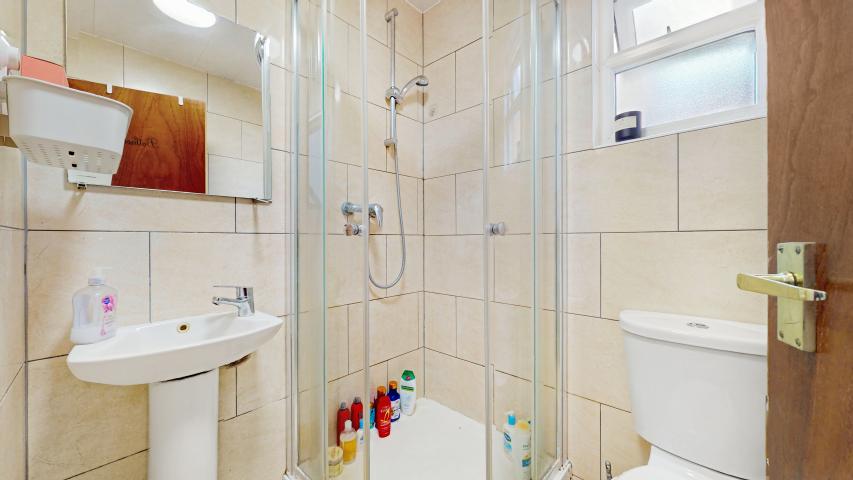			3 Bedroom, 1 bath, 1 reception Flat			 Willesden Lane, Kilburn